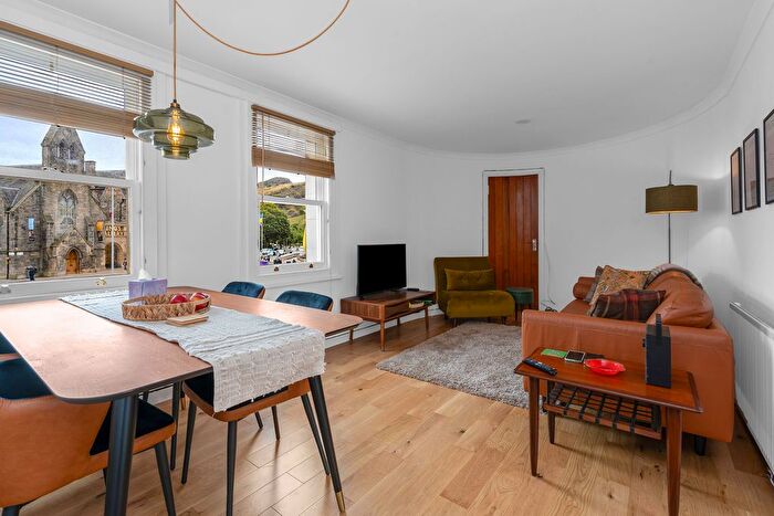 1 Bedroom Flat To Rent In Robertson's Court, Holyrood, Edinburgh, EH8