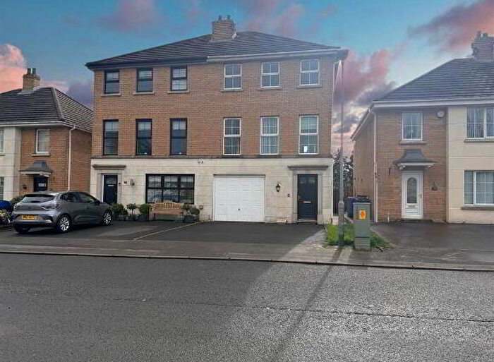 4 Bedroom TownHouse For Sale In Mayfield Square, Belfast, BT10