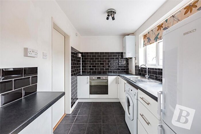 2 Bedroom Apartment For Sale In Queen Street, Gravesend, Kent, DA12