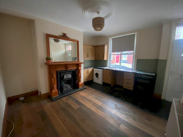 2 Bedroom Property To Rent In Bangor Grove, Lower Wortley, Leeds, LS12