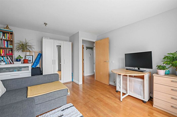 1 Bedroom Flat For Sale In Eastway, Hackney, London, E9