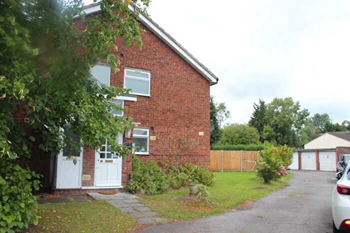 2 Bedroom Maisonette To Rent In Harrow Weald, Middlesex, HA3