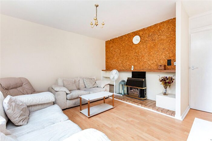 3 Bedroom Flat To Rent In Winterfold Close, London, SW19