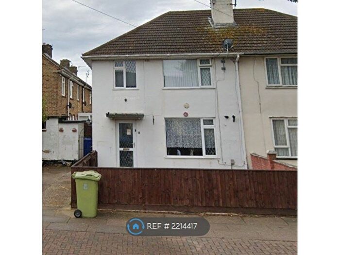 3 Bedroom Semi-Detached House To Rent In Winchester Avenue, Grimsby, DN33