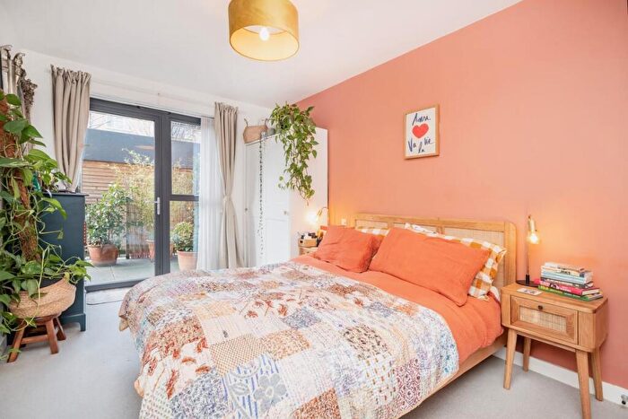2 Bedroom Flat For Sale In Sumner Road, London, SE15