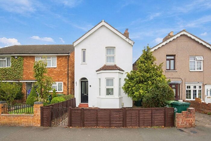 3 Bedroom Detached House For Sale In Woodthorpe Road, Ashford, TW15