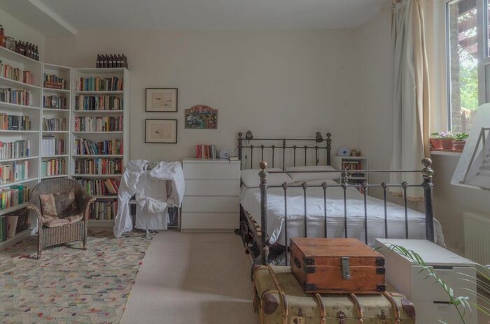 1 Bedroom Studio To Rent In Queens Drive, London, N4