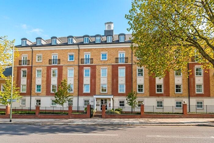 2 Bedroom Flat To Rent In High Road, Solomons Court, N12