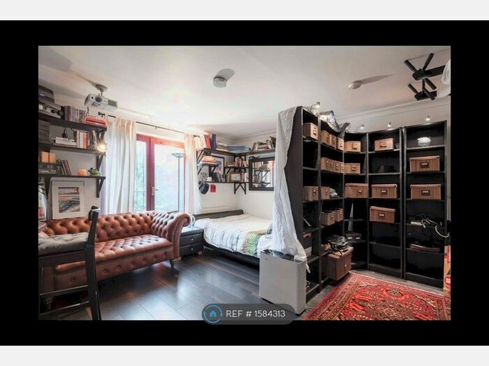 Studio To Rent In Carr Street, London, E14
