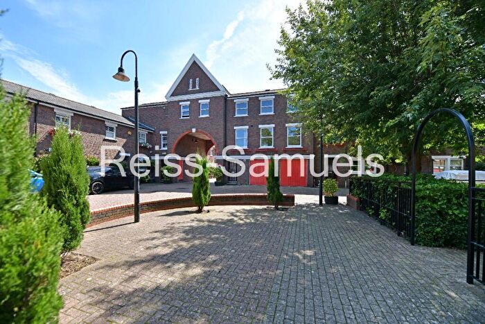 6 Bedroom Town House To Rent In Lockesfield Place, London, E14