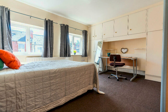 6 Bedroom Terraced House To Rent In Swainstone Road, Reading, Berkshire, RG2