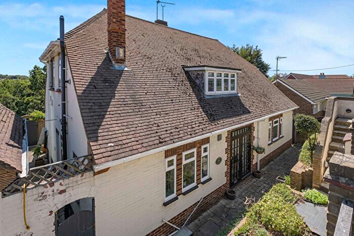 3 Bedroom Detached House For Sale In Oakfield Lane, Dartford, DA1
