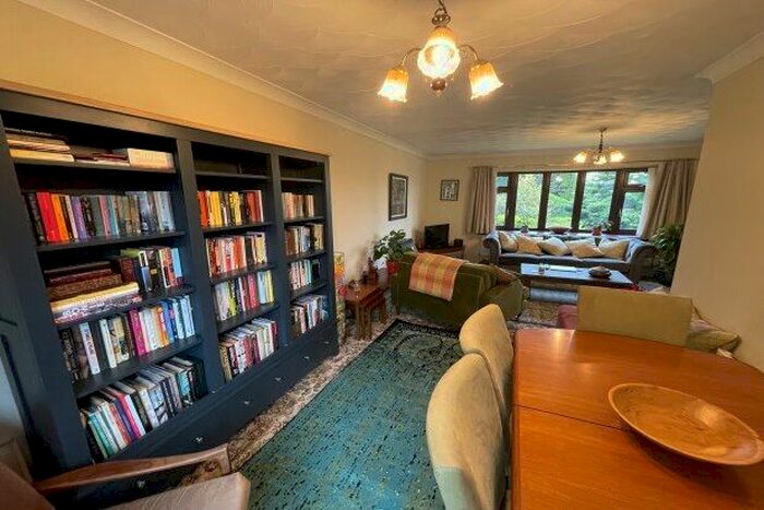 3 Bedroom Bungalow To Rent In Woodlands Park, Rhydaman, SA18