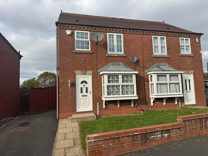 3 Bedroom Semi-Detached House To Rent In Steppingstone Street, Dudley, West Midlands, DY1