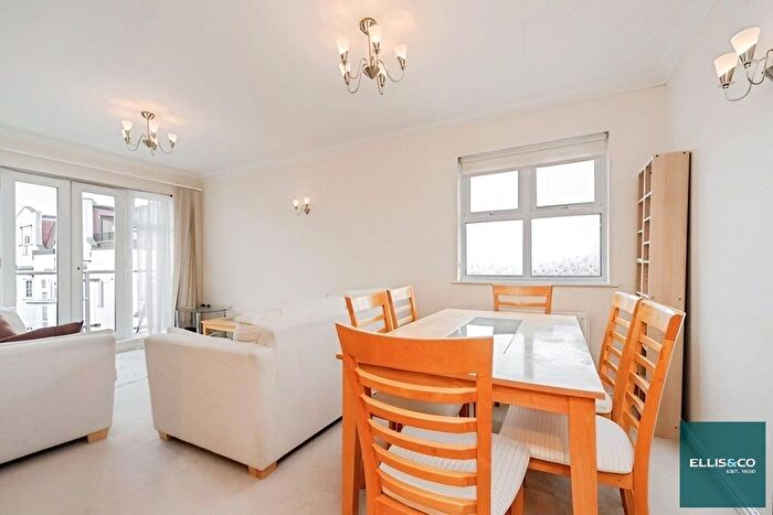 2 Bedroom Flat For Sale In Etchingham Park Road, Finchley, N3
