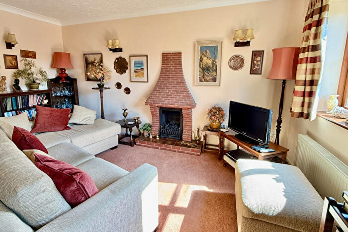 3 Bedroom Cottage For Sale In Town Centre Location, Ringwood, BH24