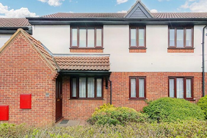 2 Bedroom Flat For Sale In Copperfields, Basildon, SS15