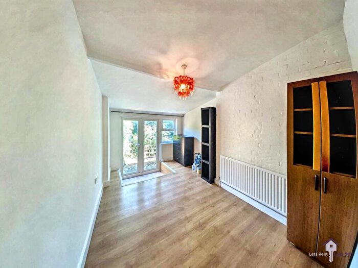 1 Bedroom Flat To Rent In Portswood Road, SO17