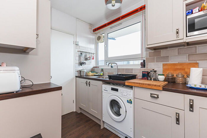 1 Bedroom Flat To Rent In Falstaff House, Arden Estate, London, N1