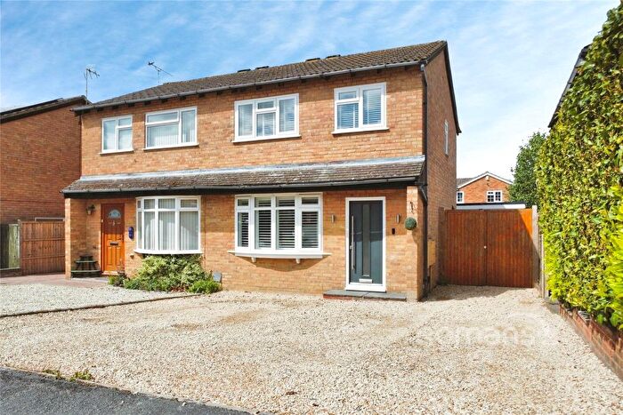 3 Bedroom Semi-detached House For Sale In Magdalene Road, Owlsmoor, Sandhurst, GU47