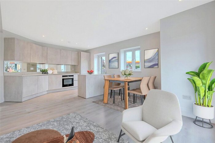 1 Bedroom Flat To Rent In Manor Road, Chigwell, Essex, IG7