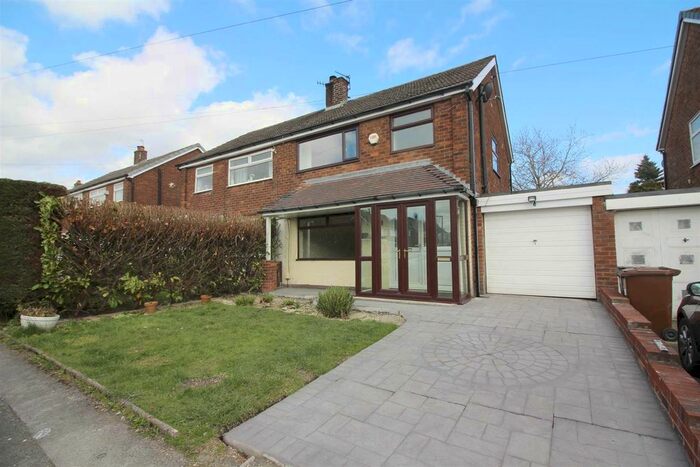 3 Bedroom Semi-Detached House To Rent In Eastfields, Radcliffe, Manchester, M26