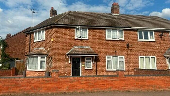 4 Bedroom Semi-Detached House To Rent In Chester Road, MK40