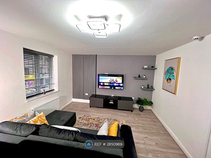 1 Bedroom Flat To Rent In Long Street, Middleton, Manchester, M24