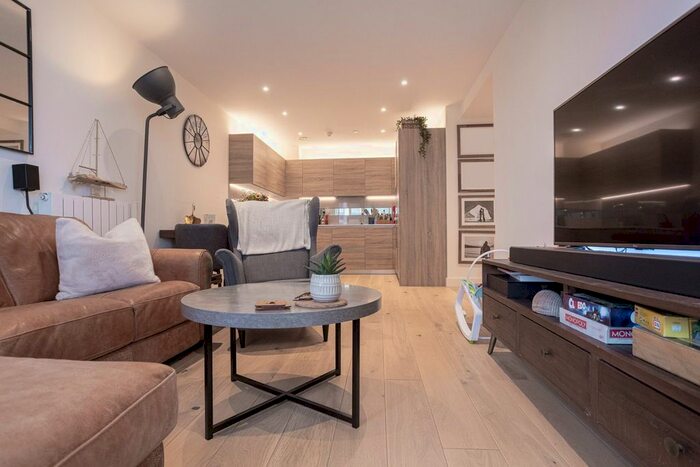 2 Bedroom Flat For Sale In Duke Of Wellington Avenue, Royal Arsenal, SE18