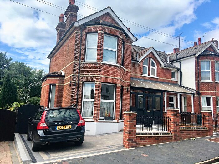 3 Bedroom Semi-Detached House To Rent In Cornwall Road, St Albans, AL1