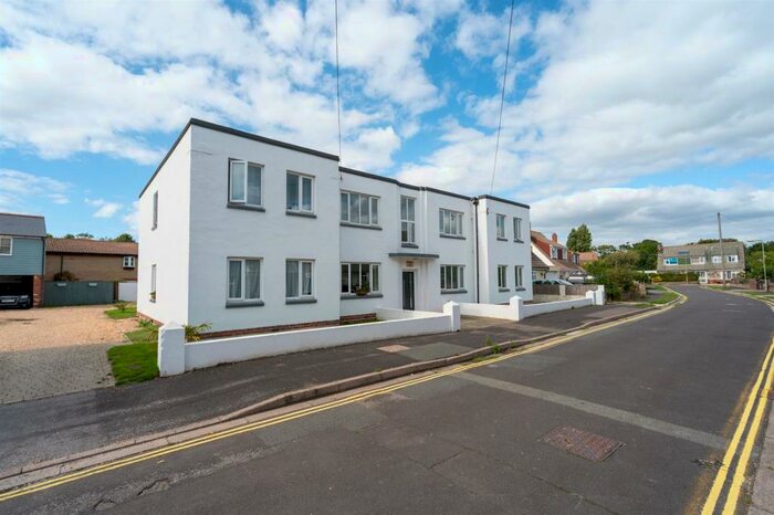 3 Bedroom Flat To Rent In Magdala Road, Hayling Island, PO11