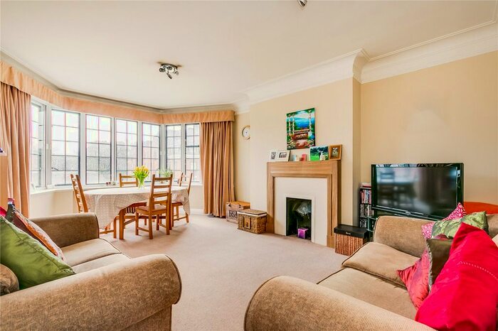 2 Bedroom Flat To Rent In Balliol House, Manor Fields, London, SW15