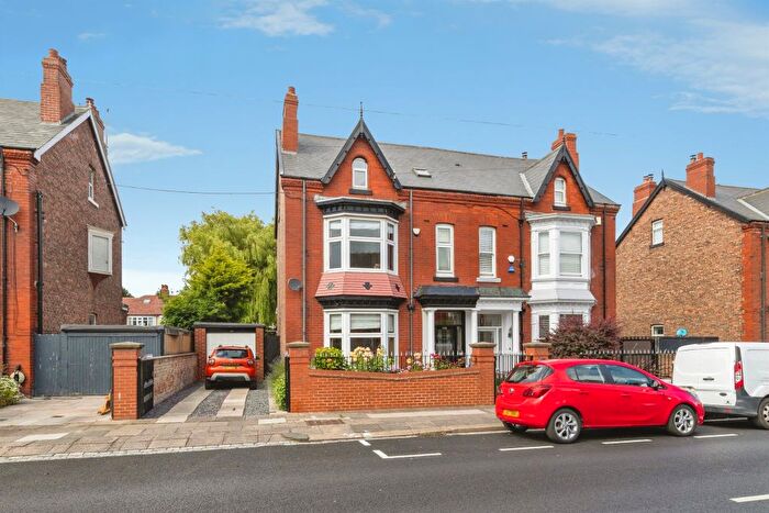 6 Bedroom Semi-Detached House For Sale In Park Road, Hartlepool, TS26