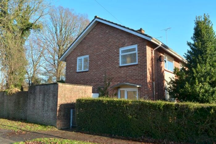 2 Bedroom End Of Terrace House To Rent In Maiden Lane, Langley Green RH11