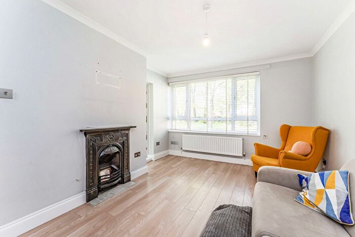 2 Bedroom Property To Rent In Birchmore Walk, London, N5