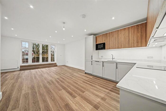 3 Bedroom Apartment For Sale In Caspian House, Chase Side, Southgate, N14