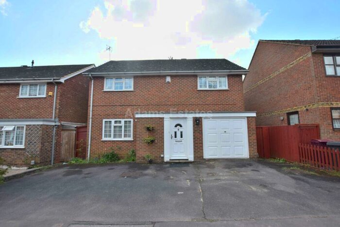 5 Bedroom Semi-Detached House To Rent In Woolacombe Drive, Reading, RG6