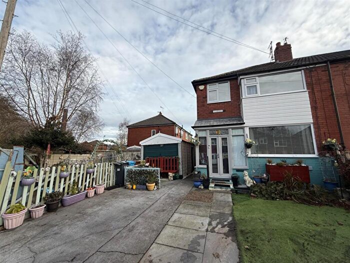 3 Bedroom Semi Detached House For Sale In Spring Close, Lees, Oldham, OL4