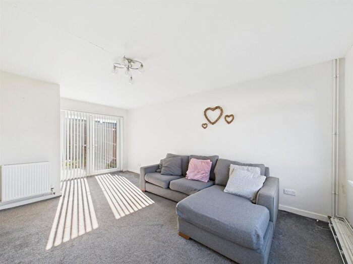 3 Bedroom Town House To Rent In Windsor Road, Loughborough, LE11