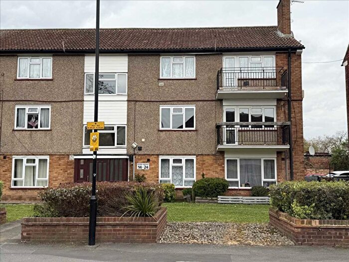 2 Bedroom Flat For Sale In Fern Grove, Feltham, TW14