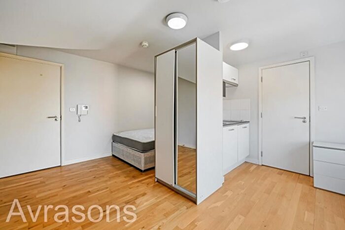 Studio To Rent In Brixton Road, London, SW9