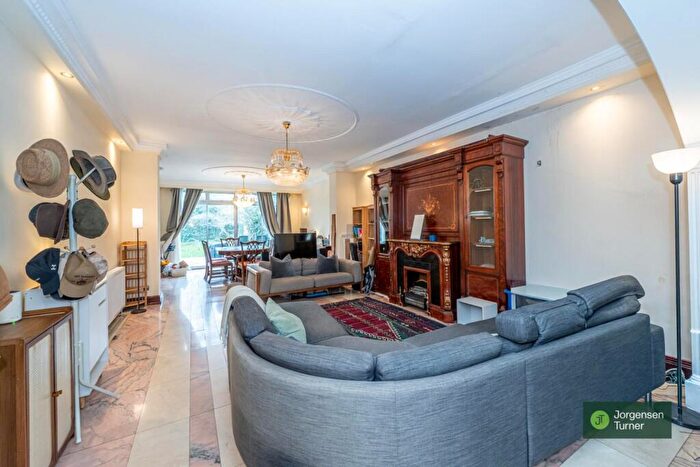 2 Bedroom Flat To Rent In Willesden Lane, London, NW6