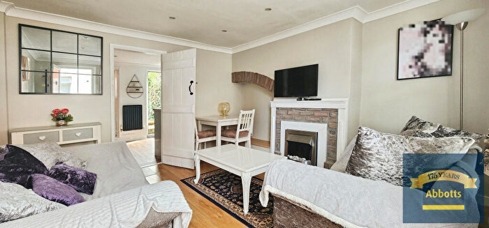 2 Bedroom House To Rent In Harwich Road, Colchester, CO4