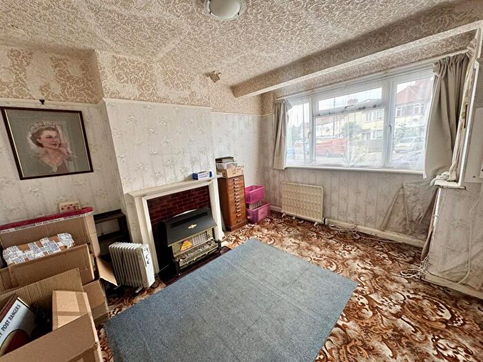 3 Bedroom Terraced House For Sale In Ockley Road, Croydon, CR0