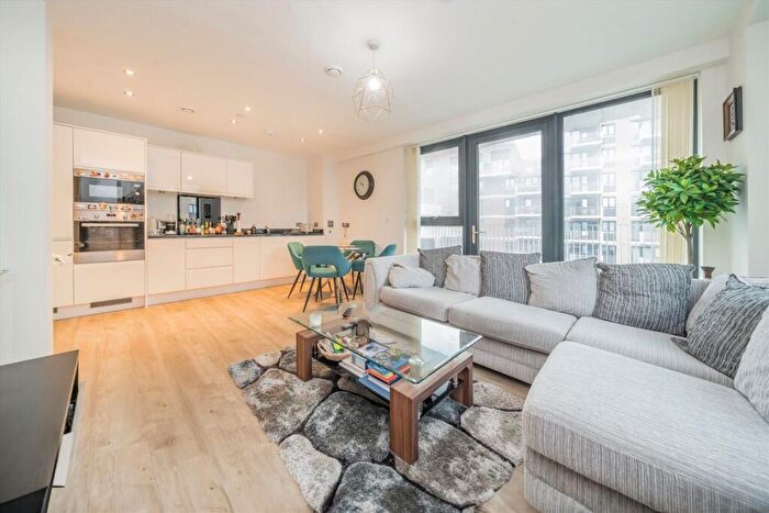 2 Bedroom Flat For Sale In Lakeside Drive, Park Royal, NW10