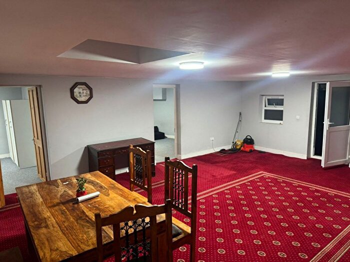 4 Bedroom Flat To Rent In Upminster, RM14
