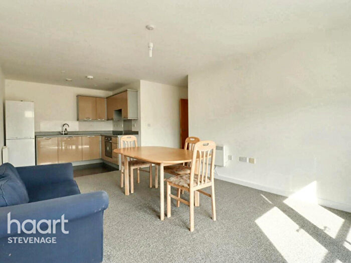 2 Bedroom Apartment For Sale In Admiral Drive, Stevenage, SG1