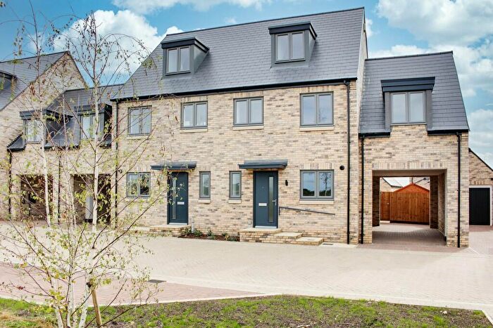 4 Bedroom Semi-Detached House To Rent In Wyre Crescent, St Neots, PE19