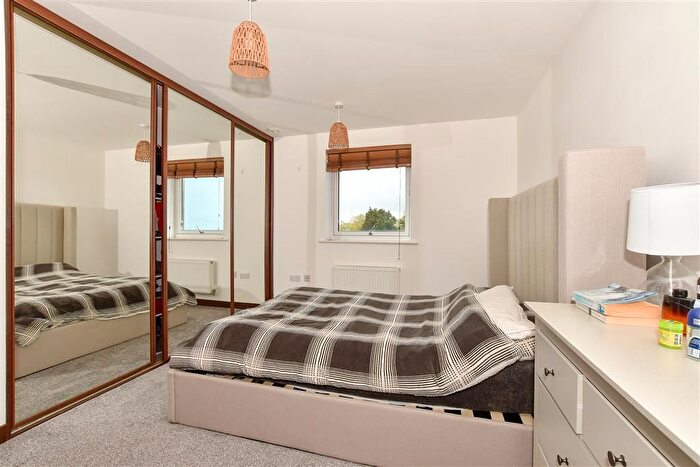 2 Bedroom Flat For Sale In Olympia Way, Whitstable, Kent, CT5