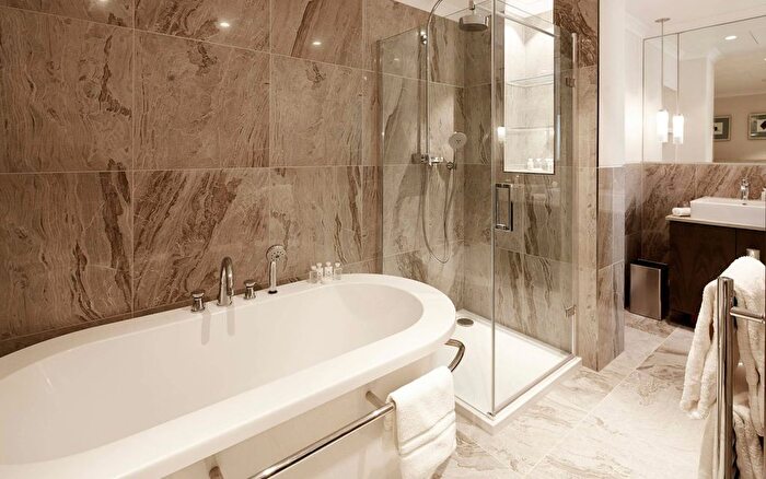 1 Bedroom Flat To Rent In Flat, - Hyde Park Gate, London, SW7